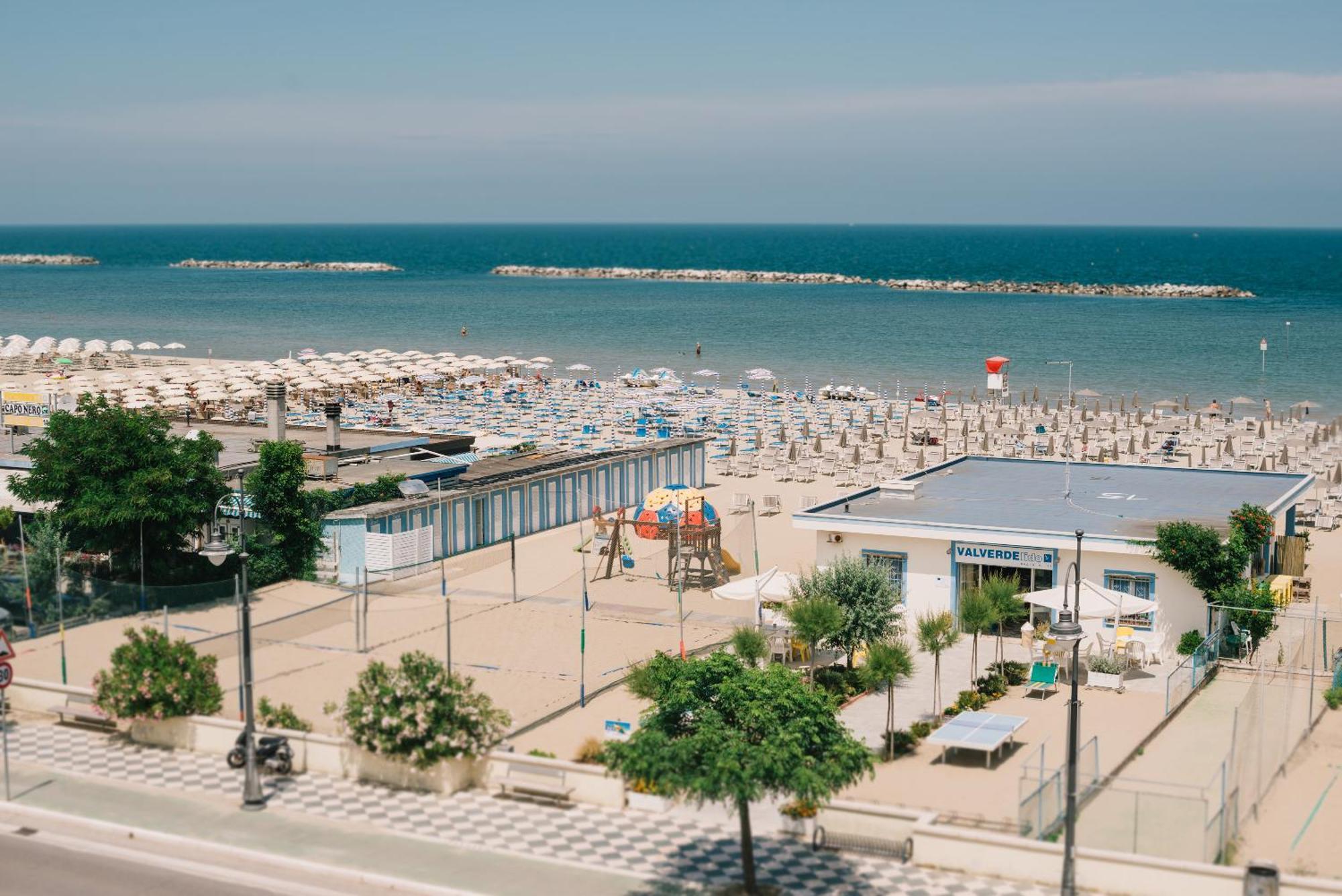 Hotel Valverde&Residenza Cesenatico Esterno foto