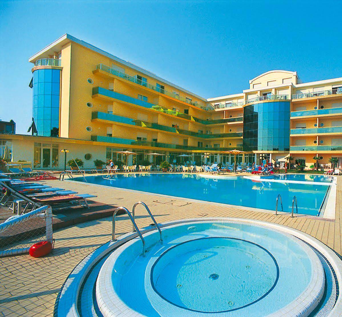 Hotel Valverde&Residenza Cesenatico Esterno foto